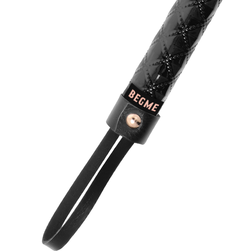 Begme Black Edition-Black Edition Flogger di Pelle Vegana 3 Begme Black Edition-Black Edition Flogger di Pelle Vegana — BEGME FETISH GAMES · Accessori BDSM (imaginea 4)