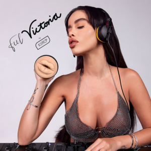 Kiiroo-Feel Victoria June Mouth Stroker 13 Kiiroo-Feel Victoria June Mouth Stroker · Masturbatori (imaginea 6)