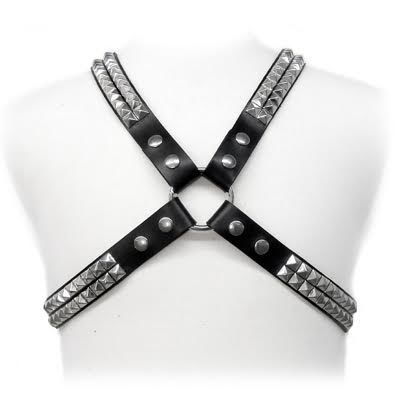 Leather Body-Imbracatura in pelle con obiettivi piramidali