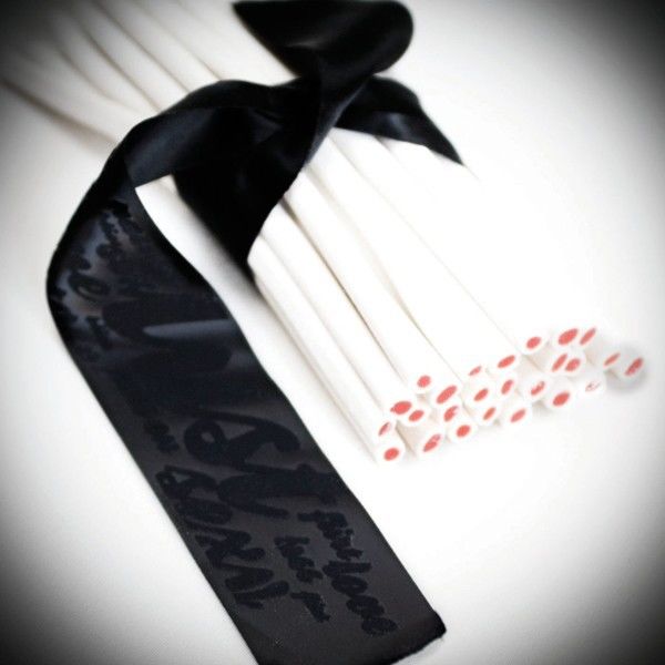 Bijoux Petits Bonbons-Les Petits Dolci Caramelle Satinate 4 Bijoux Petits Bonbons-Les Petits Dolci Caramelle Satinate — BIJOUX INDISCRETS · Bondage & Manette (imaginea 4)