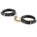 Bijoux Maze-Indiscreto Maze Braccialetti a manette Nero-Poliuretano — BIJOUX INDISCRETS · Bondage & Manette