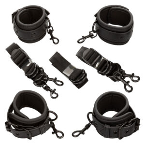 Calexotics-Notturno Imbracatura per letto in pelle regolabile nera · Bondage & Manette