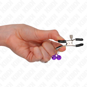 Kink Nipple Grip-Pinza per capezzoli a due campane Viola, 6 cm 7 Kink Nipple Grip-Pinza per capezzoli a due campane Viola, 6 cm · Accessori BDSM (imaginea 2)