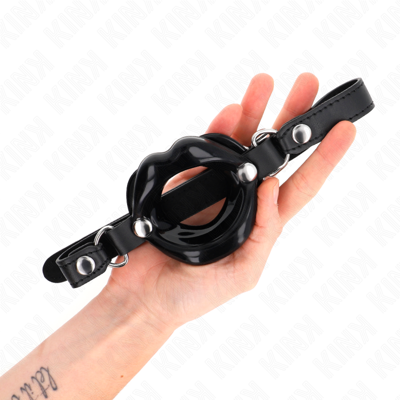 Kink Collar & Gag-Lip 8 cm Gag con imbracatura imitazione pelle 2 Kink Collar & Gag-Lip 8 cm Gag con imbracatura imitazione pelle · Bondage & Manette (immagine 2)