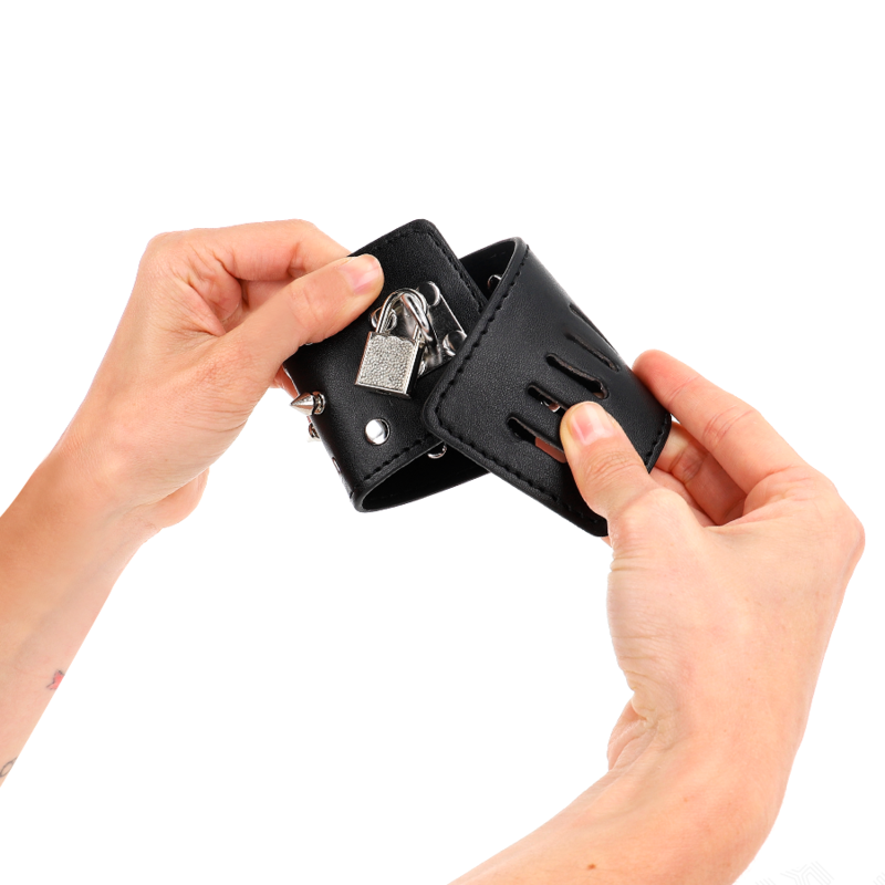 Kink Wrist Restraint-Punk Cuffie per Polsini con Ragazze 25 · Bondage & Manette (imaginea 4)