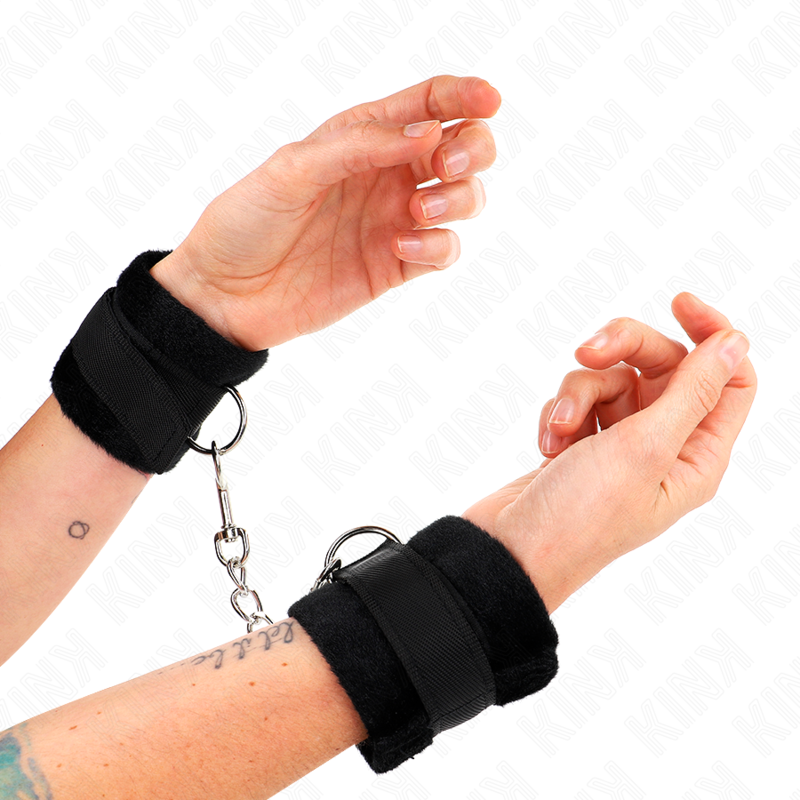 Kink Wrist Restraint-Manette per mani di pelliccia 1 Kink Wrist Restraint-Manette per mani di pelliccia · Bondage & Manette