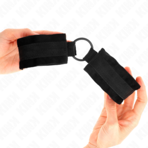 Kink Wrist Restraint-Guanti di pelliccia per principianti 25 cm · Bondage & Manette (immagine 4)