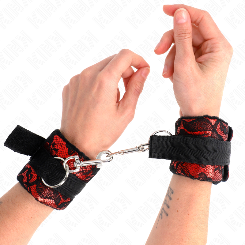 Kink Wrist Restraint-Scandalo maniglie per polsini 1 Kink Wrist Restraint-Scandalo maniglie per polsini · Bondage & Manette