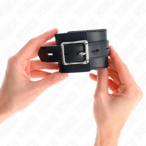 Kink Wrist Restraint-Manette da polso nere con cinturino Nera 8 Kink Wrist Restraint-Manette da polso nere con cinturino Nera · Bondage & Manette (imaginea 4)
