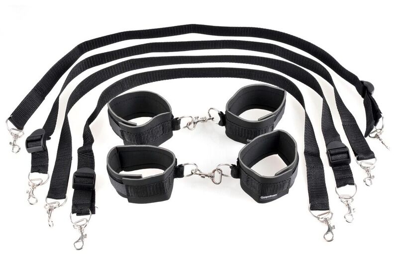 Fetish Fantasy Series-Fetish Fantasy Set Polsini e guinzaglio 2 Fetish Fantasy Series-Fetish Fantasy Set Polsini e guinzaglio — PIPEDREAMS · Bondage & Manette (immagine 2)
